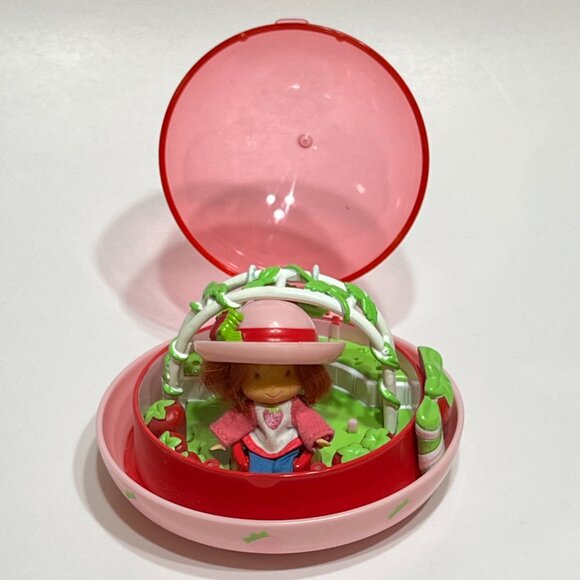 Strawberry Shortcake Berry Cute Go-Hats Wheels Toy with Doll Bandai Vintage - Picture 2 of 9